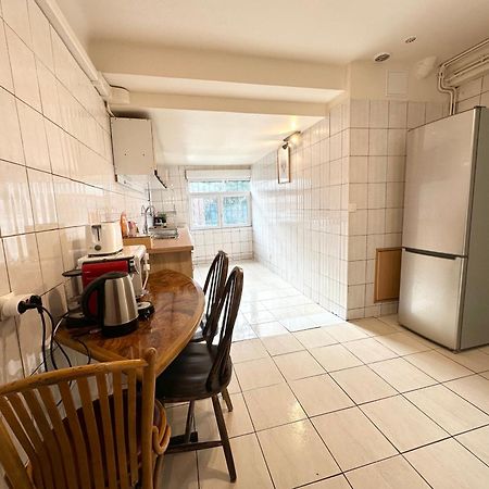 La Maison Est Situee En Face De La Gare Bondy Esterno foto