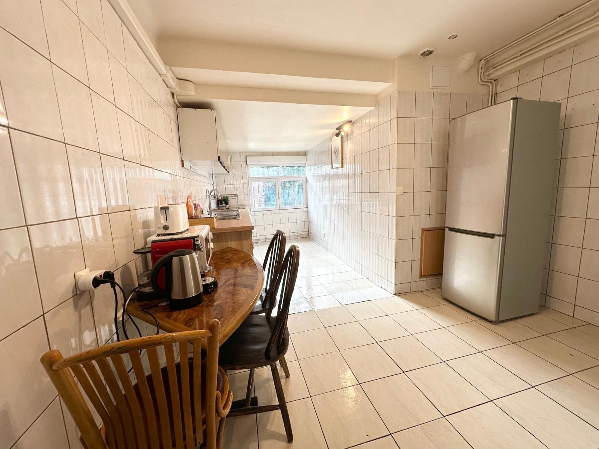 La Maison Est Situee En Face De La Gare Bondy Esterno foto